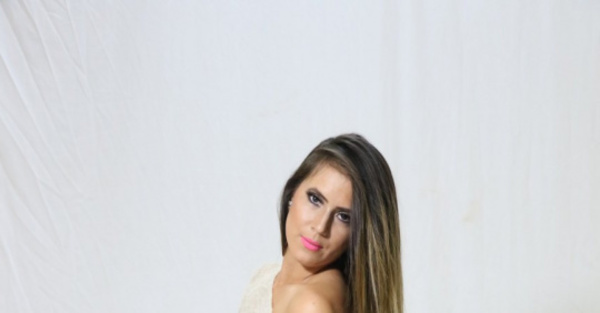 MISS BOMBONAZO  “No sirve de nada ser hermosa y no saber ni hablar”