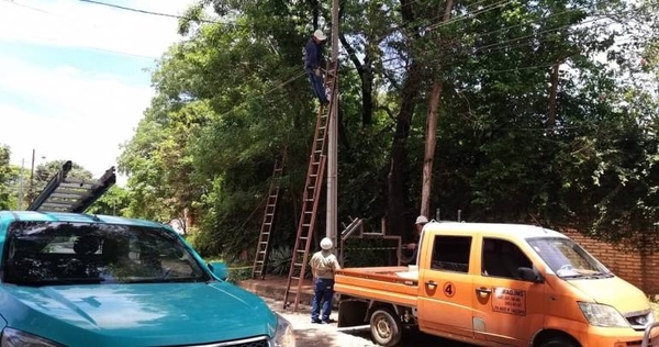 HOY / ANDE repone líneas que quedaron fuera de servicio tras tormenta