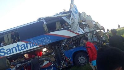 Cinco fallecidos tras choque que involucra a bus paraguayo en Argentina