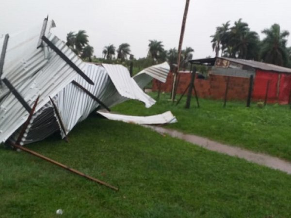 Fuerte temporal deja más de 20 casas destechadas en San Ignacio