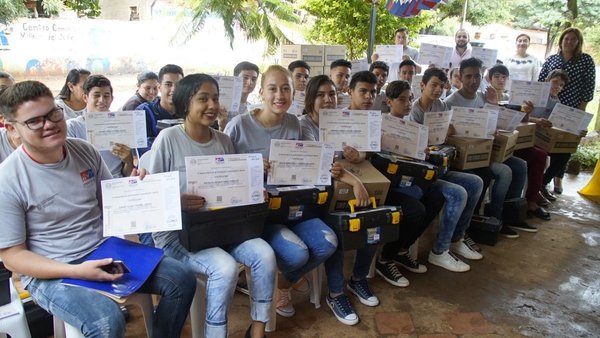 Egresados del SNPP y Sinafocal accederán a créditos para emprender sus negocios - ADN Paraguayo