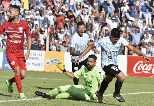 Guaireña gana y es de Primera División
