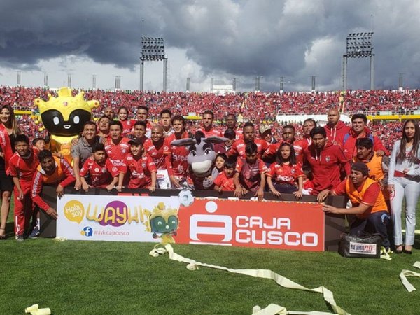 Cienciano vuelve a la Primera de Perú tras cuatro años de ausencia