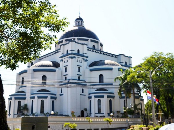 Virgencita Azul de Caacupé espera a fieles en una  renovada Basílica