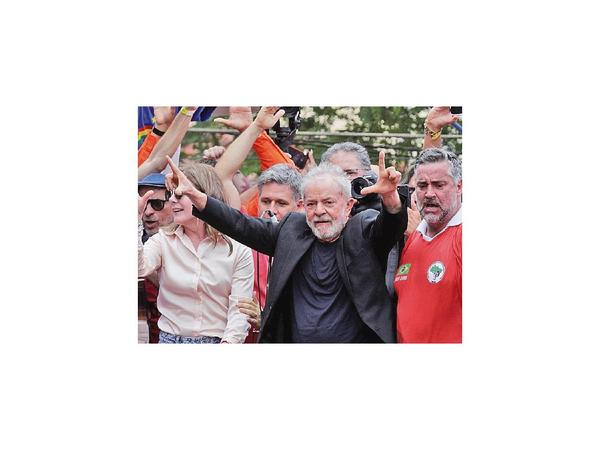 Lula prepara su oposición al presidente Bolsonaro