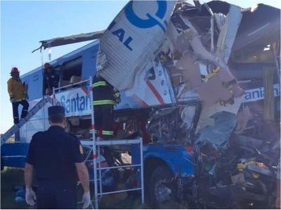 Tragedia: Choque de bus paraguayo en ruta argentina deja 5 muertos