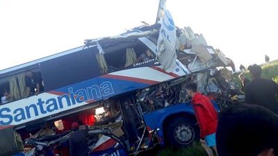 Mueren 5 paraguayos en Argentina tras un choque