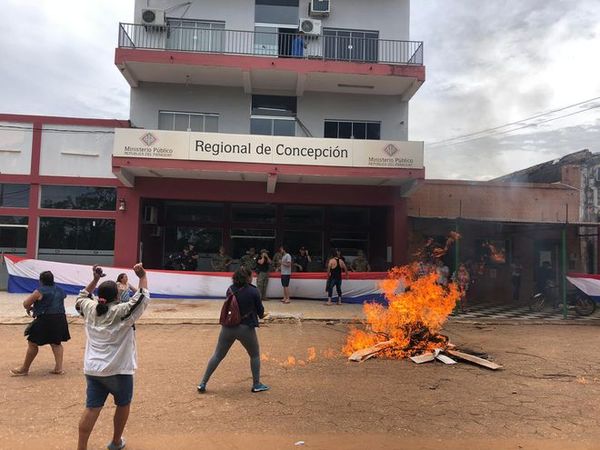 Realizaron manifestaciones a favor del comunicador Chilavert » Ñanduti