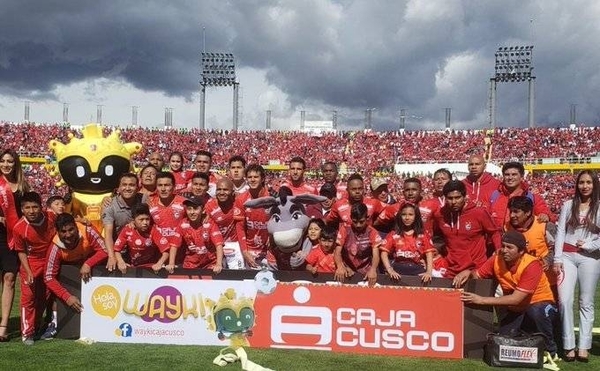 HOY / Cienciano vuelve a la primera división de Perú tras cuatro años de ausencia