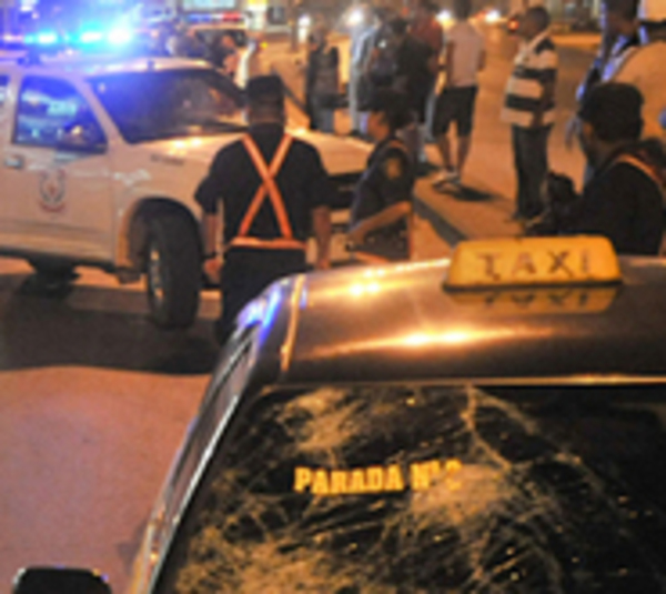 Balean taxi con mujeres y niños a bordo - Paraguay.com