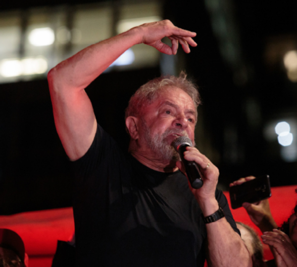 Lula sale de la cárcel tras fallo de tribunal