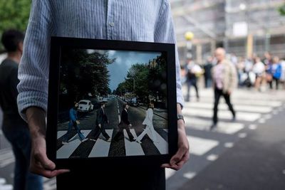 Muere a los 82 años Robert Freeman, fotógrafo de los Beatles - Gente - ABC Color