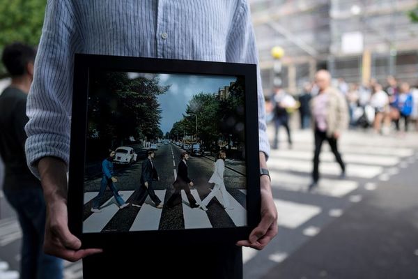 Muere a los 82 años Robert Freeman, fotógrafo de los Beatles  - Gente - ABC Color