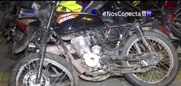 Presuntos motochorros resultan heridos tras persecución policial | Noticias Paraguay