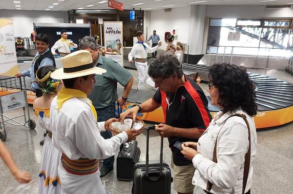 “PARAGUAY BUEN ANFITRIÓN” •