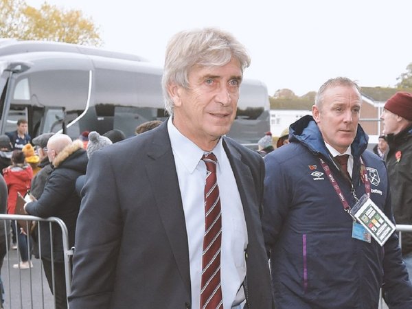 El West Ham alarga el crédito del chileno Pellegrini