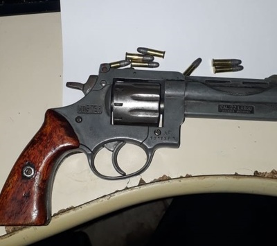 Incautan arma de fuego durante control policial