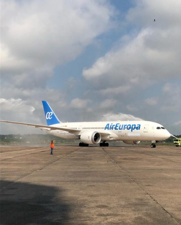 Aterriza Boeing 787 en Paraguay