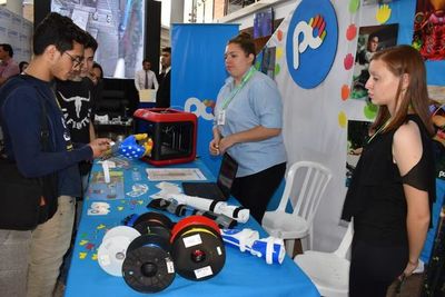 Estudiantes presentan sus trabajos tecnológicos durante la Expo Innovación - Nacionales - ABC Color