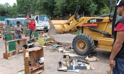 HOY / A la caza de tragamonedas: destruyen lote de máquinas que operaba sin permiso en Asunción