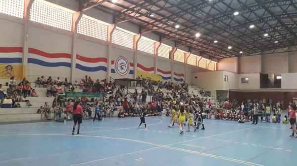 El hándbol Sub 10 fue una fiesta - Polideportivo - ABC Color