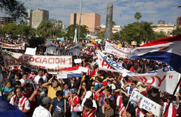 Docentes anuncian protestas para este martes