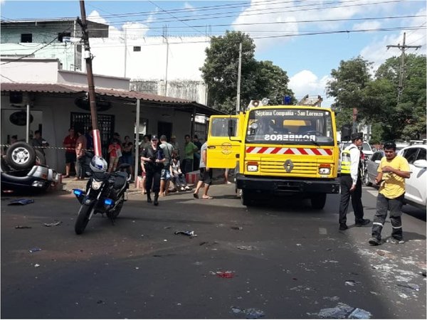 Embarazada sufre lesiones tras vuelco en San Lorenzo