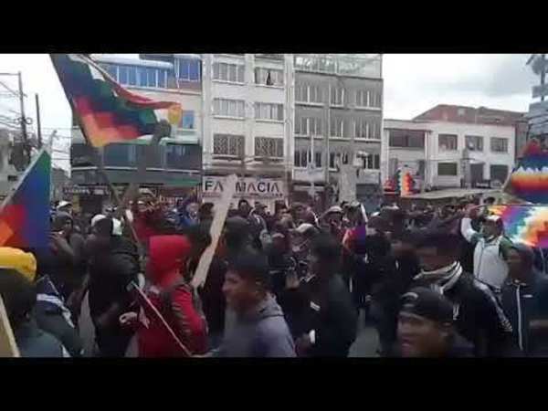 “Al grito de “Ahora sí, guerra civil” multitud enfurecida simpatizante de Evo Morales llega a La Paz - ADN Paraguayo