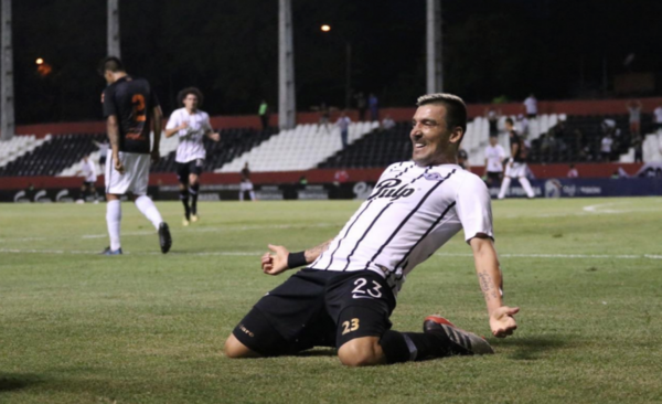 HOY / Gana y continúa presionando al tricampeón