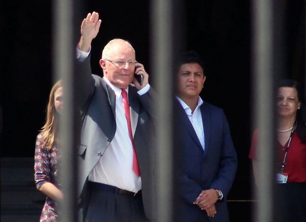 El expresidente Kuczynski internado en cuidados intensivos de clínica de Lima - Mundo - ABC Color