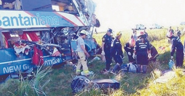 Familiares despiden a las víctimas de la tragedia