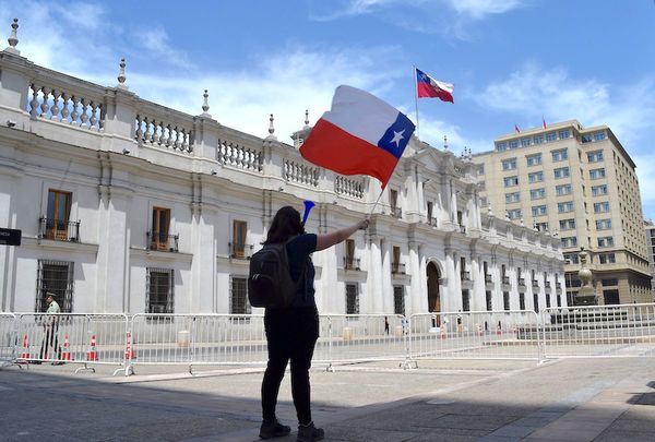 Plantean nueva Constitución como una alternativa en Chile