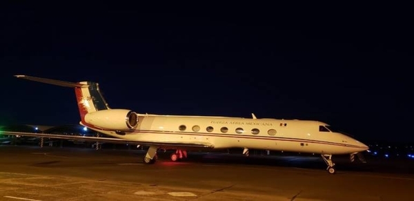 HOY / Avión de Evo Morales aterrizó por horas en Paraguay y va rumbo a México