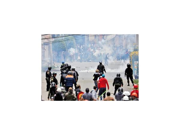El Alto, tierra de nadie, una ciudad sitiada  por  violencia y barricadas