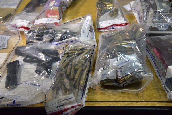 Hallan arsenal en la casa de un agente de seguros en Lambaré - Nacionales - ABC Color