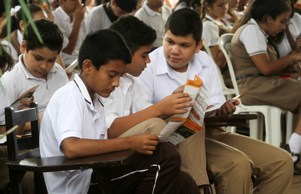 De cada G. 100 de tributos, 52 se destinan a educación, salud y seguridad | .::Agencia IP::.