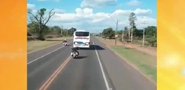 Loco al volante impide paso a delegación | Noticias Paraguay