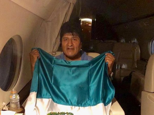 ¿Por qué el avión que transportaba a Evo Morales aterrizó en Paraguay?