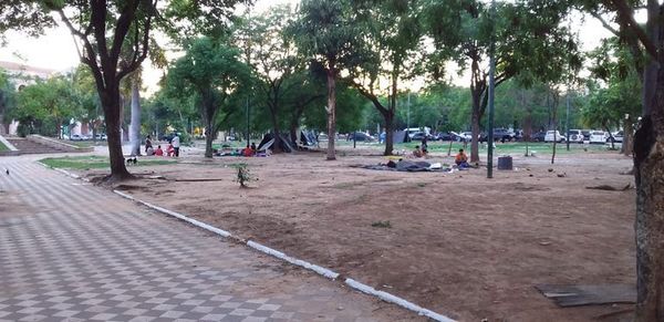 Solo con orden judicial se puede desalojar a indígenas de la Plaza de Armas, según Acevedo - ADN Paraguayo