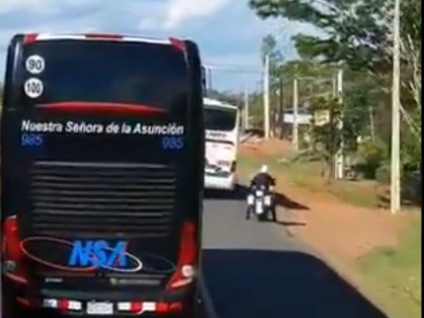 Sancionan a empresa cuyo conductor no dejó pasar a comitiva del Olimpia