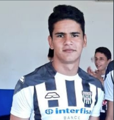 HOY / Él solo quería saludar al goleador: “El señor me empujó”