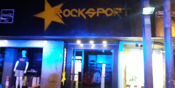Desconocidos destruyen puerta de un local comercial en CDE