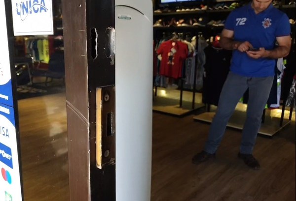 Comerciantes de CDE denuncian hurtos sucesivos. Delincuentes se refugian en predio de la seccional colorada, afirman - ADN Paraguayo