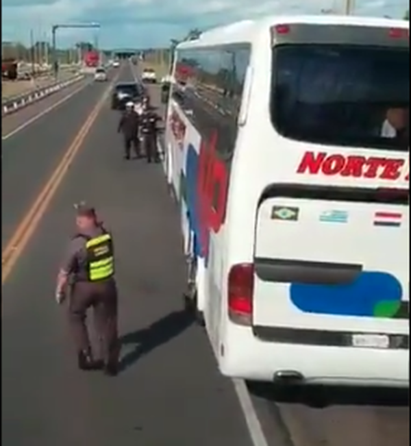 Despiden y retiran licencia a chofer de bus por peligrosas maniobras