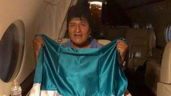 Morales llega a México tras recibir asilo