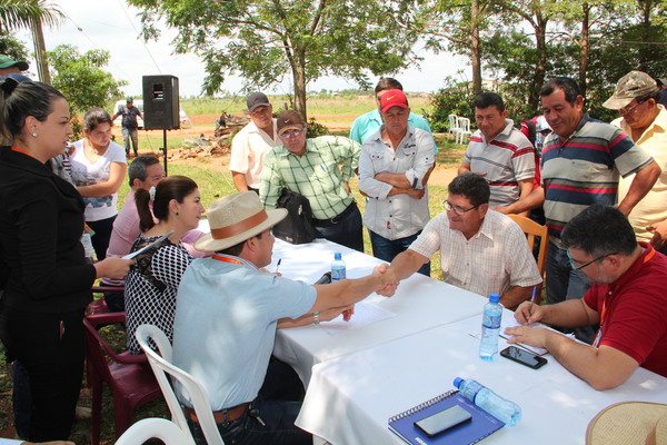 Indert articula acciones con productores de Yhu