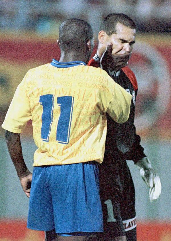 El día que Asprilla salvo a Chilavert de unos “narcos” - Fútbol - ABC Color