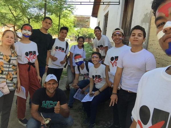 Jóvenes de Presidente Hayes reparten panfletos contra el Clan Núñez  - Nacionales - ABC Color