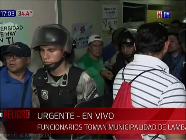 Funcionarios tomaron comuna de Lambaré y piden renuncia del intendente