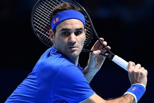 Federer gana a Berrettini y mantiene sus chances en el Masters